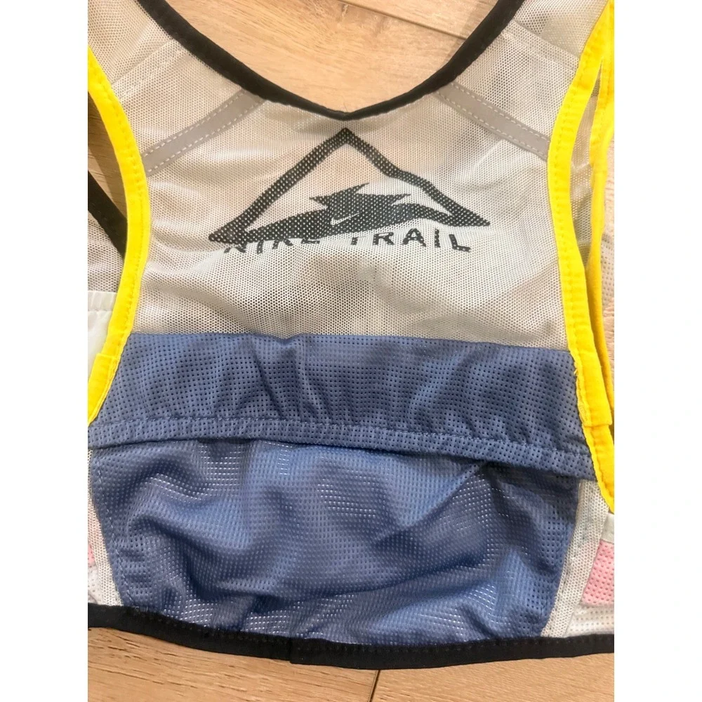 Nike Trail Running Vest Kiger 4.0 Grey Yellow Mesh Hydration Pack XS